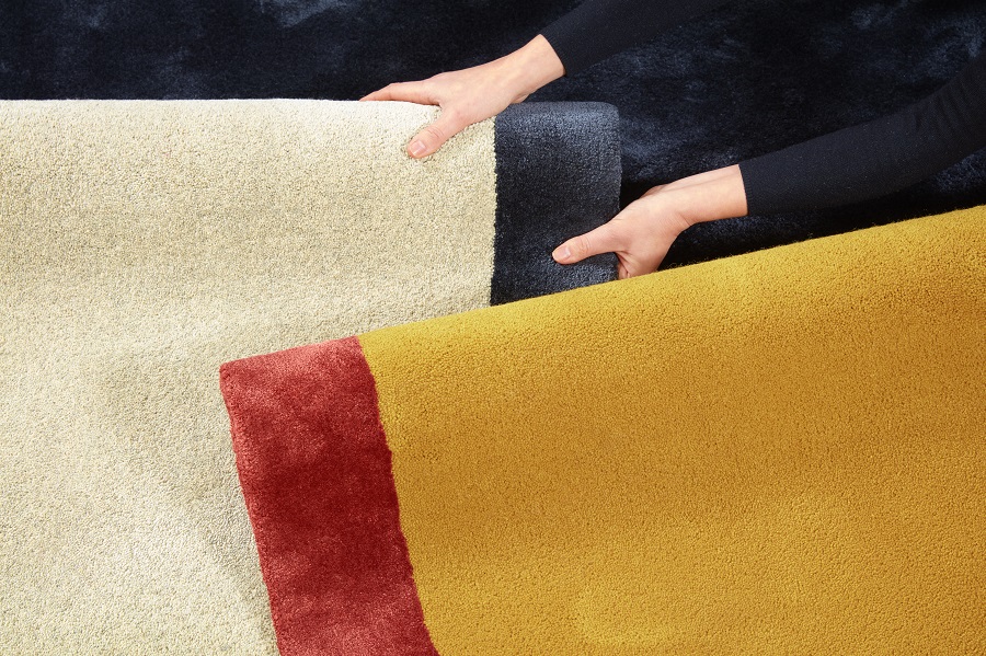 Handtuftad matta Palette by Note Design Studio i två olika färgställningar.