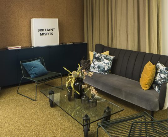 Heltäckande textil platta Infinity på Seven Agency's kontor, projekt av 2BK Arkitekter.